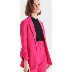 Marynarka - Różowy. Żakiety damskie marki Cropp. W wyprzedaży za 79.99 zł.