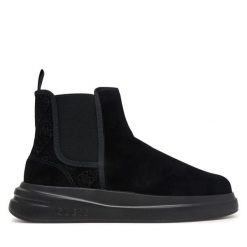Sztyblety Guess. Czarne botki męskie Guess, z aplikacjami, bez zapięcia. Za 674.99 zł.