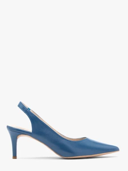 Niebieskie czółenka typu slingback. Niebieskie czółenka damskie Ryłko, bez wzorów, z gumy, bez obcasa, na szpilce, bez zapięcia. W wyprzedaży za 299.99 zł.