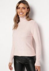 Różowy Golf w Ozdobny Splot Alouette. Czerwone swetry damskie Born2be, l, z aplikacjami, z dzianiny, bez kołnierzyka, bez ramiączek, długie, bez kaptura. Za 74.99 zł.