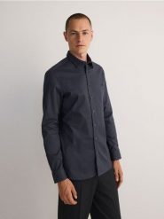 Koszula slim fit z haftem - granatowy. Niebieskie koszule męskie Reserved, l, bez wzorów, z bawełny, bez kołnierzyka, bez ramiączek. W wyprzedaży za 39.99 zł.