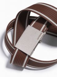 Dwukolorowy męski pasek parciany z obramowaniem w poziome pasy - brązowy. Brązowe paski damskie Ombre Clothing, bez wzorów, z materiału, eleganckie. W wyprzedaży za 59.99 zł.