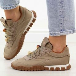 C.Beżowe Vizon półbuty damskie T.Sokolski 962. Brązowe półbuty damskie Sokolski, na jesień, z aplikacjami, z jeansu, casualowe, z okrągłym noskiem, bez obcasa, na płaskiej podeszwie, bez zapięcia. Za 299.00 zł.