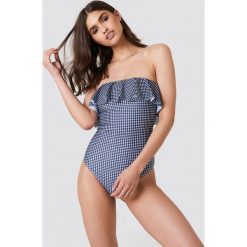 NA-KD Swimwear Kostium kąpielowy z falbaną - Black,Multicolor. Kostiumy jednoczęściowe damskie marki NA-KD Swimwear. W wyprzedaży za 24.28 zł.