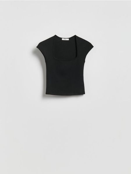 T-shirt z wiskozą - czarny. Czarne t-shirty damskie Reserved, l, bez wzorów, z dzianiny, bez kołnierzyka. W wyprzedaży za 27.99 zł.