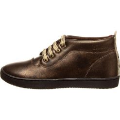 Skórzane sneakersy w kolorze brązowym. Brązowe trampki i tenisówki dziewczęce Billowy, bez wzorów, bez zapięcia. W wyprzedaży za 155.95 zł.