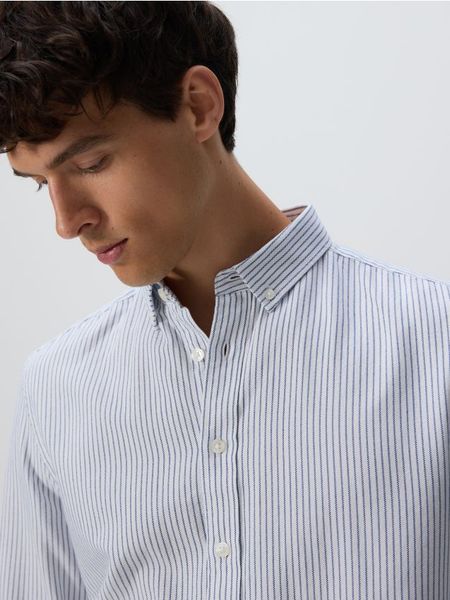 Bawełniana koszula slim fit - wielobarwny. Koszule męskie Reserved, l, bez wzorów, z bawełny, bez kołnierzyka, bez ramiączek. Za 119.99 zł.