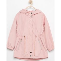 Parka z kapturem - Różowy. Kurtki i płaszcze dla dziewczynek marki Reserved. W wyprzedaży za 49.99 zł.