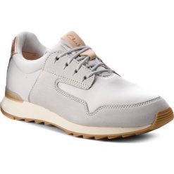 Sneakersy CLARKS - Floura Mix 261309654 Ice Blue. Szare półbuty damskie Clarks, bez wzorów, z materiału, bez obcasa, na płaskiej podeszwie, bez zapięcia. W wyprzedaży za 219.00 zł.