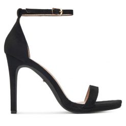 Sandały DeeZee. Brązowe sandały damskie DeeZee, bez wzorów, bez obcasa, na słupku, bez zapięcia. Za 119.99 zł.