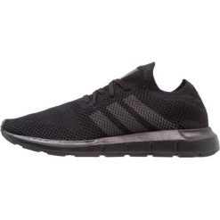 Adidas Originals SWIFT RUN PK Tenisówki i Trampki core black/grey five. Trampki męskie adidas Originals, z materiału. W wyprzedaży za 349.30 zł.