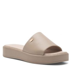 Klapki Lasocki. Brązowe klapki damskie Lasocki, bez wzorów, bez obcasa. Za 159.99 zł.