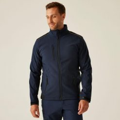 Softshell roboczy męski Sandstorm. Czerwone kurtki męskie Regatta, m, bez wzorów, z softshellu, trekkingowe. W wyprzedaży za 224.99 zł.