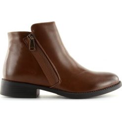 Sztyblety damskie brązowe 7352-PA Camel. Brązowe botki damskie ButyModne, ze skóry ekologicznej, bez obcasa, bez zapięcia. W wyprzedaży za 99.00 zł.