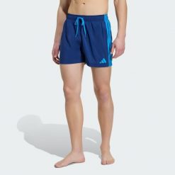 Szorty do pływania 3-Stripes. Niebieskie krótkie spodenki sportowe męskie Adidas, m, bez wzorów, z materiału, do pływania. Za 149.00 zł.
