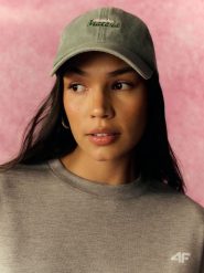 4F Czapka z daszkiem strapback damska - zielona XS/S (56cm). Zielone czapki i kapelusze damskie 4f, bez wzorów, z materiału, klasyczne. Za 69.99 zł.
