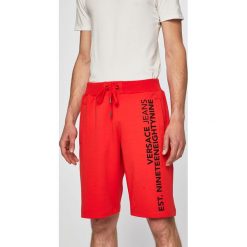 Versace Jeans - Szorty sportowe. Czerwone krótkie spodenki sportowe męskie Versace Jeans, m, bez wzorów, z bawełny. W wyprzedaży za 319.90 zł.