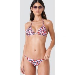 J&K Swim X NA-KD Dół bikini z cienkimi paskami - Pink. Bikini damskie marki J&K Swim X NA-KD. W wyprzedaży za 26.47 zł.