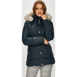 Tommy Hilfiger - Kurtka puchowa. Niebieskie kurtki damskie Tommy Hilfiger, l, bez wzorów, z futra, z kapturem. W wyprzedaży za 849.90 zł.