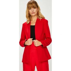 Answear - Żakiet Femifesto. Czerwone żakiety damskie ANSWEAR, s, bez wzorów, z elastanu, eleganckie. W wyprzedaży za 149.90 zł.