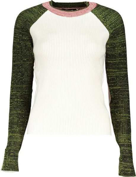 Desigual BIAŁY SWETER DESIGUAL DAMSKI S. Białe swetry damskie Desigual, s, bez wzorów, bez kołnierzyka, bez ramiączek, bez kaptura. Za 229.12 zł.