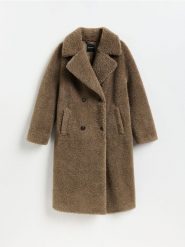 Płaszcz z imitacji baranka - brązowy. Brązowe płaszcze damskie Reserved, l, bez wzorów, bez kaptura. Za 399.99 zł.