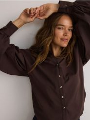 Koszula z bufiastymi rękawami - brązowy. Brązowe koszule damskie Reserved, l, bez wzorów, z bawełny, bez kołnierzyka, bez ramiączek. W wyprzedaży za 119.99 zł.