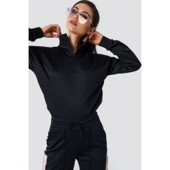 NA-KD Bluza z suwakiem - Black. Czarne bluzy damskie NA-KD, z poliesteru. W wyprzedaży za 79.10 zł.