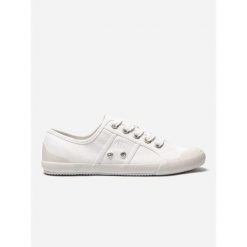Sneakersy damscy TBS Opiace. Białe obuwie sportowe damskie TBS, bez wzorów. Za 263.50 zł.