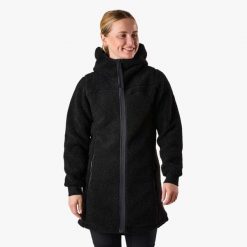 Bluza polarowa turystyka damska Swedemount Lofoten Pile Coat wodoodporna. Czarne bluzy damskie SWEDEMOUNT, bez wzorów, z polaru, bez kaptura, narciarskie. Za 297.00 zł.