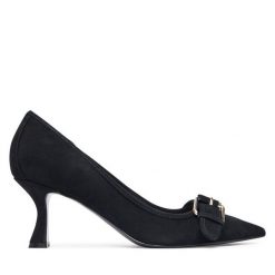 Czółenka Guess. Czarne czółenka damskie Guess, z aplikacjami, bez obcasa, bez zapięcia. Za 584.99 zł.