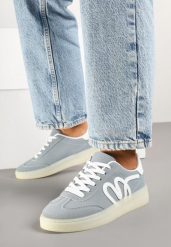 Niebieskie Sneakersy Kultowe Tenisówki Zdobione Abstrakcyjną Aplikacją Fendiva. Niebieskie trampki i tenisówki damskie Renee, z aplikacjami, z jeansu, eleganckie, bez zapięcia. Za 74.99 zł.