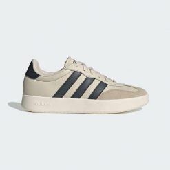 Buty Barreda. Białe trekkingi męskie Adidas, trekkingowe. Za 326.50 zł.