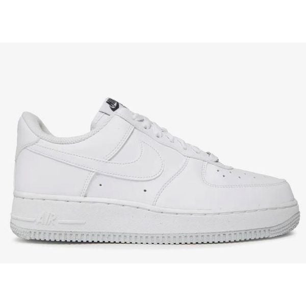 Buty Damskie Sportowe Nike W Air Force 1 '07 Next Nature. Białe obuwie sportowe damskie Nike, bez wzorów, trekkingowe, Nike Air Force. Za 519.99 zł.