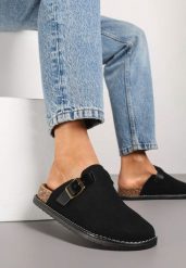 Czarne Klapki Typu Chodaki z Paskiem ze Sprzączką Aleritea. Czarne klapki damskie Renee, bez wzorów, eleganckie, bez obcasa, na płaskiej podeszwie. Za 54.99 zł.