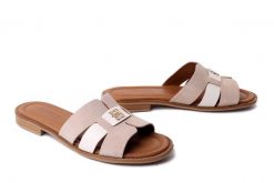 Artiker Relaks 58C2130 beige suede, klapki damskie. Brązowe klapki damskie Artiker Relaks, bez wzorów, ze skóry, bez obcasa, na płaskiej podeszwie. Za 194.90 zł.