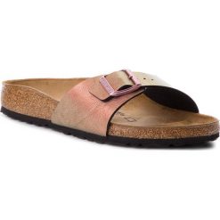 Klapki BIRKENSTOCK - Madrid Bs 1008636 Gemm Red. Czerwone klapki damskie Birkenstock, ze skóry ekologicznej. Za 275.00 zł.
