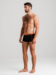 Bokserki męskie bawełniane - czarno-pomarańczowe - Rozmiar: L. Brązowe bokserki męskie Ombre Clothing, l, bez wzorów, z bawełny. Za 14.99 zł.