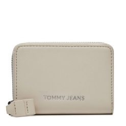 Portfel Tommy Jeans. Brązowe portfele damskie Tommy Jeans, bez wzorów, z jeansu. Za 169.99 zł.