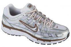 Buty sportowe Sneakersy damskie, W P-6000. Białe obuwie sportowe damskie Nike, bez wzorów, z materiału, trekkingowe. Za 429.99 zł.