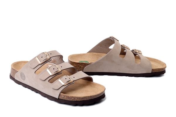 DR. BRINKMANN 701004-08 taupe, klapki damskie. Brązowe klapki damskie Dr. Brinkmann, bez wzorów, ze skóry, bez obcasa. Za 215.92 zł.