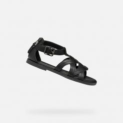 Sandały GEOX J5535G Czarny. Czarne sandały damskie Geox, bez wzorów, ze skóry, bez obcasa, bez zapięcia. Za 222.99 zł.