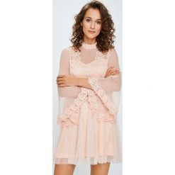 Answear - Sukienka. Szare sukienki damskie ANSWEAR, z koronki, eleganckie. W wyprzedaży za 199.90 zł.
