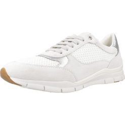 Buty GEOX D SUKIE Biały. Białe obuwie sportowe damskie Geox, bez wzorów, ze skóry, trekkingowe. Za 302.99 zł.