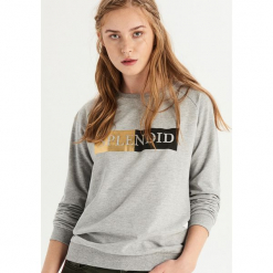 Bluza ze złocistym nadrukiem - Jasny szar. Pomarańczowe bluzy damskie Sinsay, z nadrukiem. Za 39.99 zł.