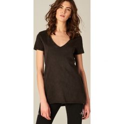 Długa bawełniana koszulka - Czarny. T-shirty damskie marki Mohito, z bawełny, z długim rękawem. W wyprzedaży za 29.99 zł.