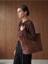 Torba shopper w panterkę - brązowy. Brązowe torebki shopper damskie Sinsay, bez wzorów, bez dodatków. Za 35.99 zł.
