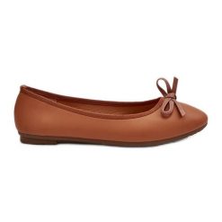 Baleriny Eko Skórzane Z Kokardką Camel Sandelal brązowe. Brązowe baleriny damskie na lato, bez wzorów, ze skóry, eleganckie, bez obcasa. Za 89.25 zł.