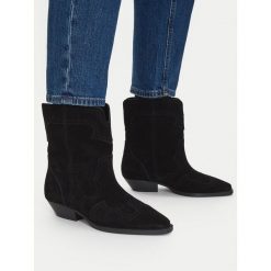 Botki Badura. Czarne botki damskie Badura, bez obcasa, na płaskiej podeszwie, bez zapięcia. Za 299.99 zł.