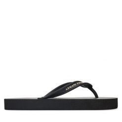 Japonki Armani Exchange. Czarne klapki damskie Armani Exchange, bez wzorów, bez obcasa. Za 129.99 zł.